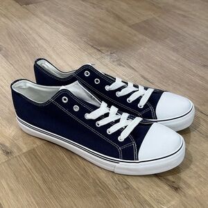 NEW Men’s Lace Up Canvas Sneakers